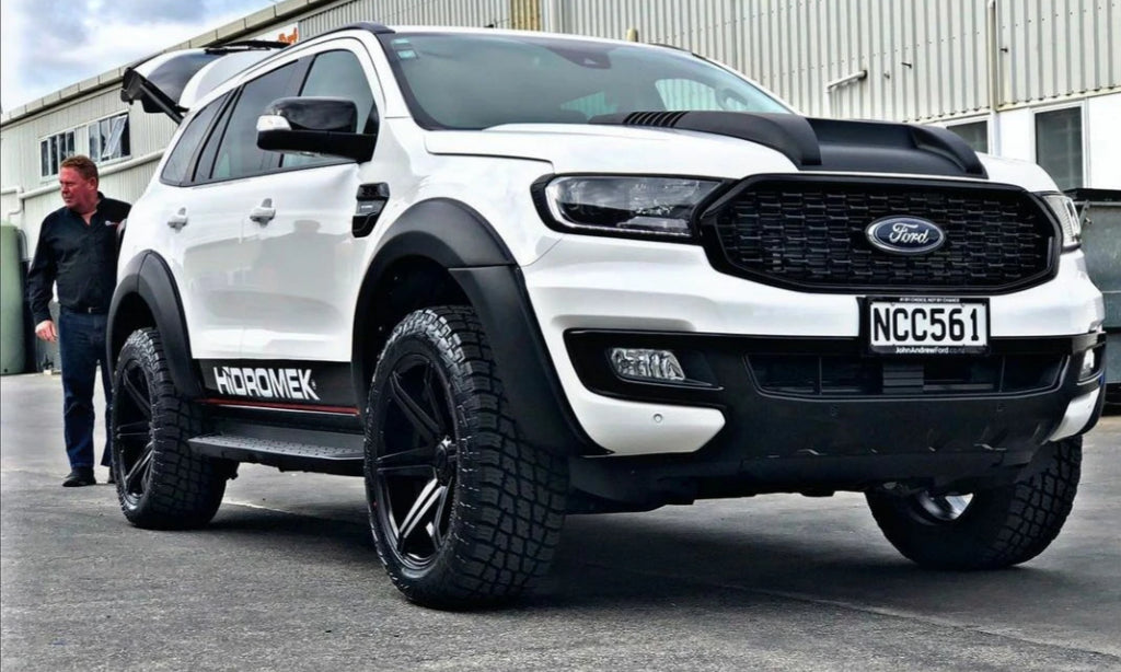 SMOOTH FLARES - FORD EVEREST (With Sensor Hole)