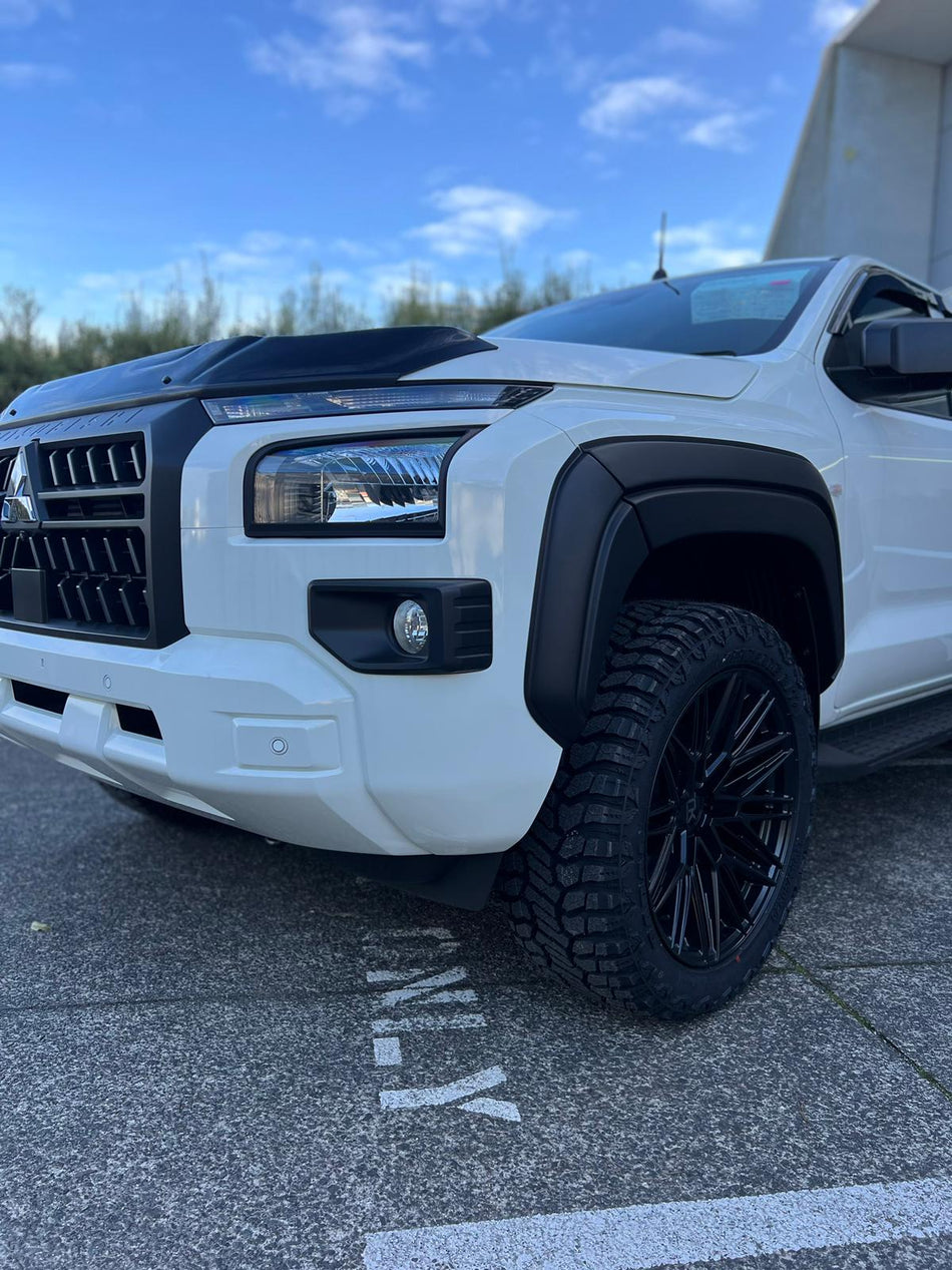 MITSUBISHI TRITON 2023+ SMOOTH STYLE FENDER FLARES